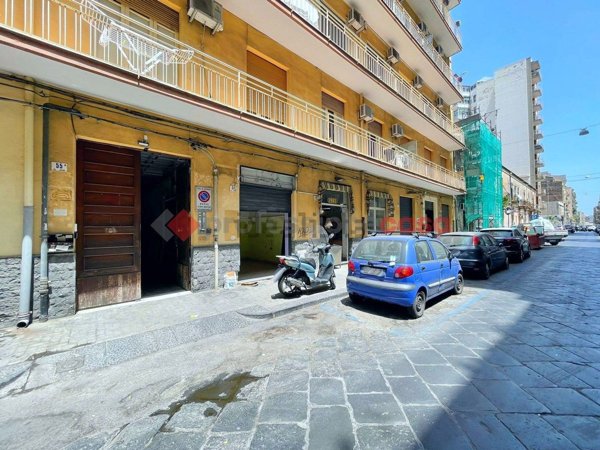 locale commerciale in vendita a Catania