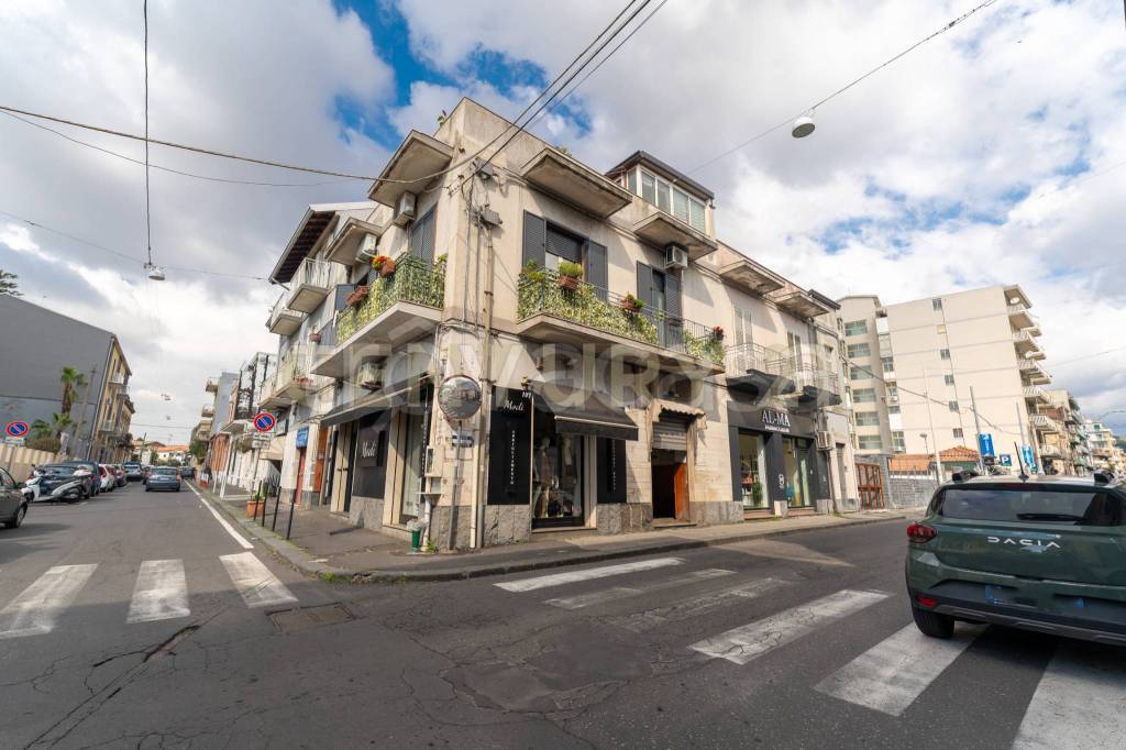 negozio in vendita a Catania in zona Barriera del Bosco