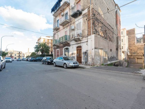 locale commerciale in vendita a Catania