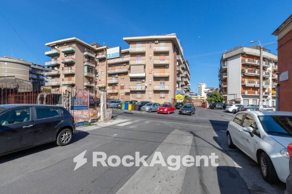 locale commerciale in vendita a Catania in zona Centro Storico