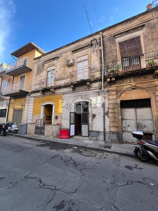 casa semindipendente in vendita a Catania in zona Centro Storico