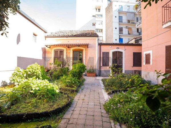 casa indipendente in vendita a Catania in zona Centro Storico