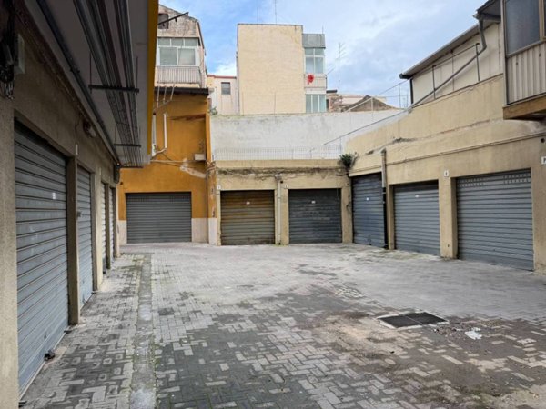 locale commerciale in vendita a Catania in zona Centro Storico