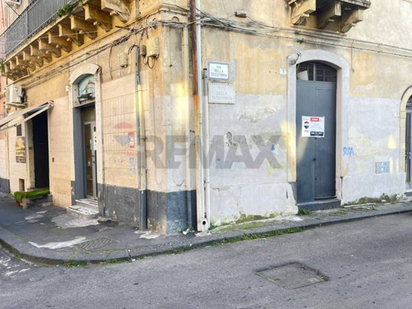 negozio in vendita a Catania in zona Picanello