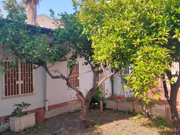 casa indipendente in vendita a Catania in zona Centro Storico