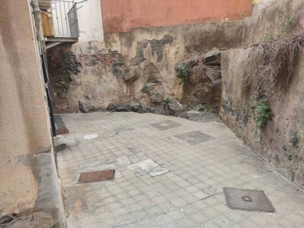 locale di sgombero in vendita a Catania in zona Cibali