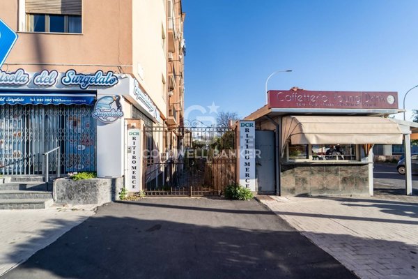 locale di sgombero in vendita a Catania