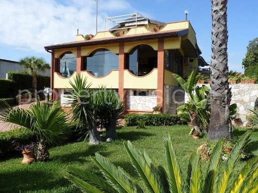 casa indipendente in vendita a Catania in zona Fontanarossa