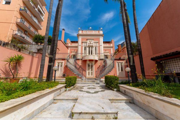 casa indipendente in vendita a Catania in zona Centro Storico