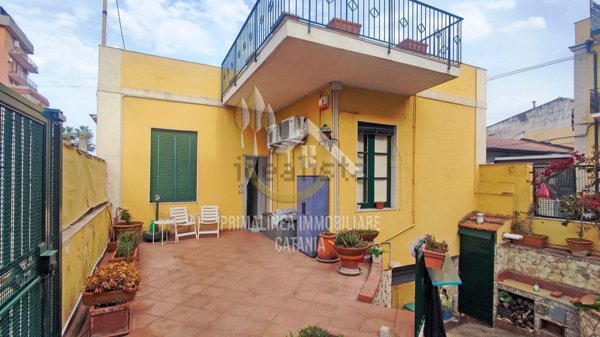 casa indipendente in vendita a Catania in zona Canalicchio