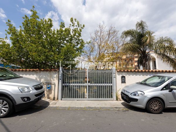 casa indipendente in vendita a Catania in zona Canalicchio