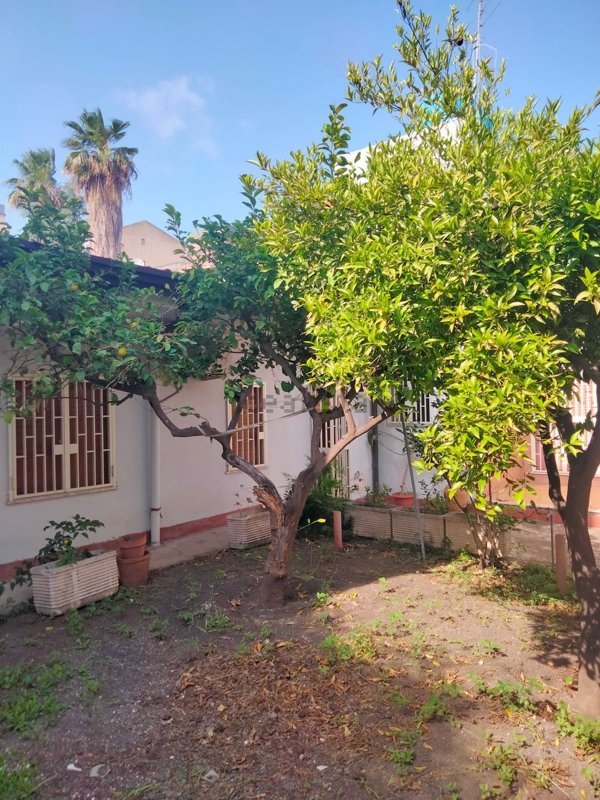 casa indipendente in vendita a Catania