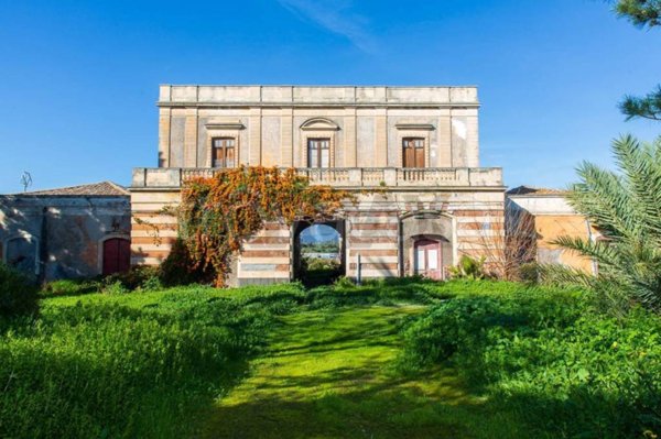 negozio in vendita a Catania in zona Fontanarossa