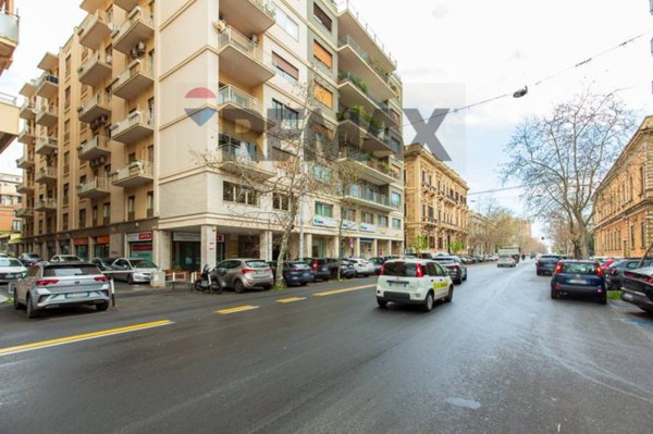 locale commerciale in vendita a Catania