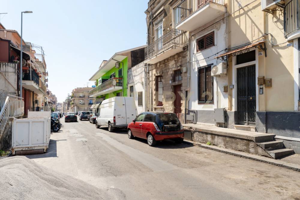 appartamento in vendita a Catania in zona Picanello