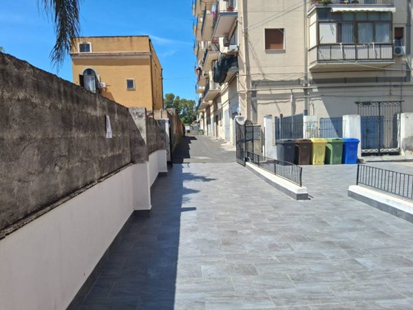 negozio in vendita a Catania in zona Barriera del Bosco