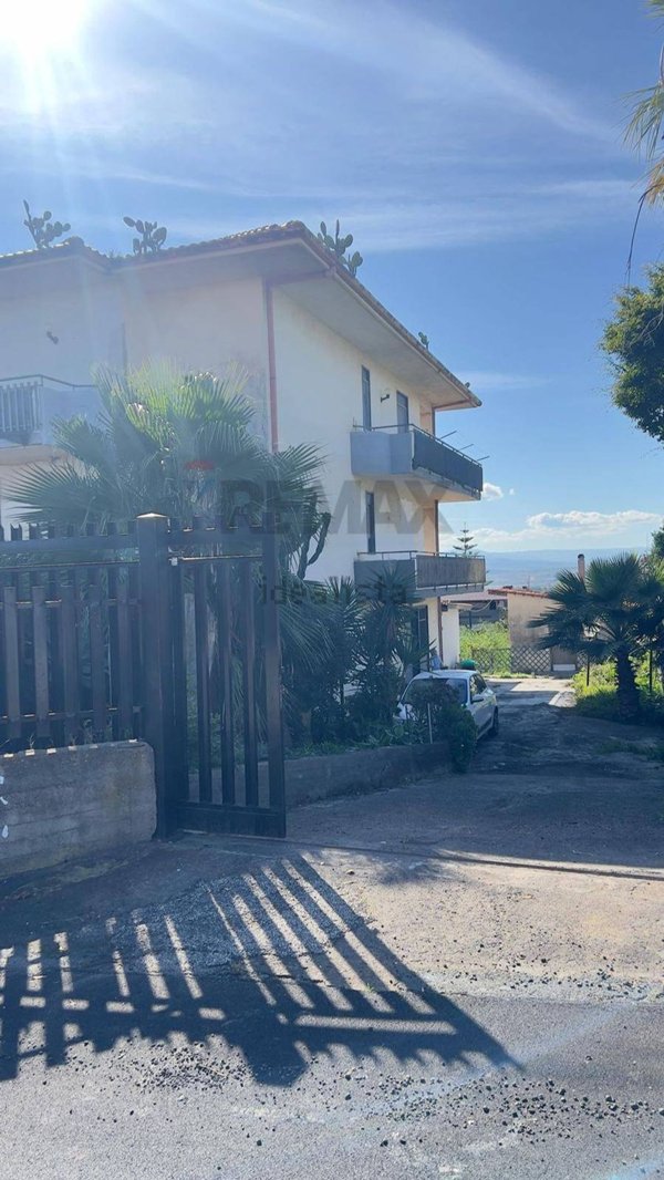 casa indipendente in vendita a Catania in zona Villaggio Delfino-Vaccarizzo