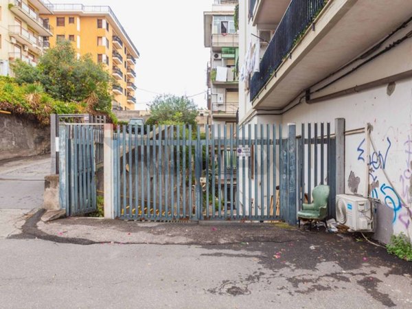 locale commerciale in vendita a Catania
