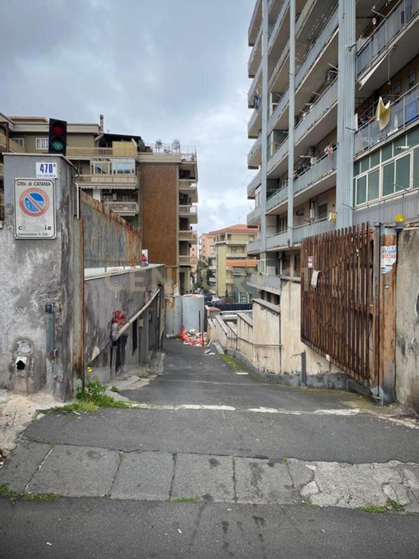 locale di sgombero in vendita a Catania