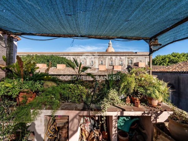 casa indipendente in vendita a Catania in zona Centro Storico