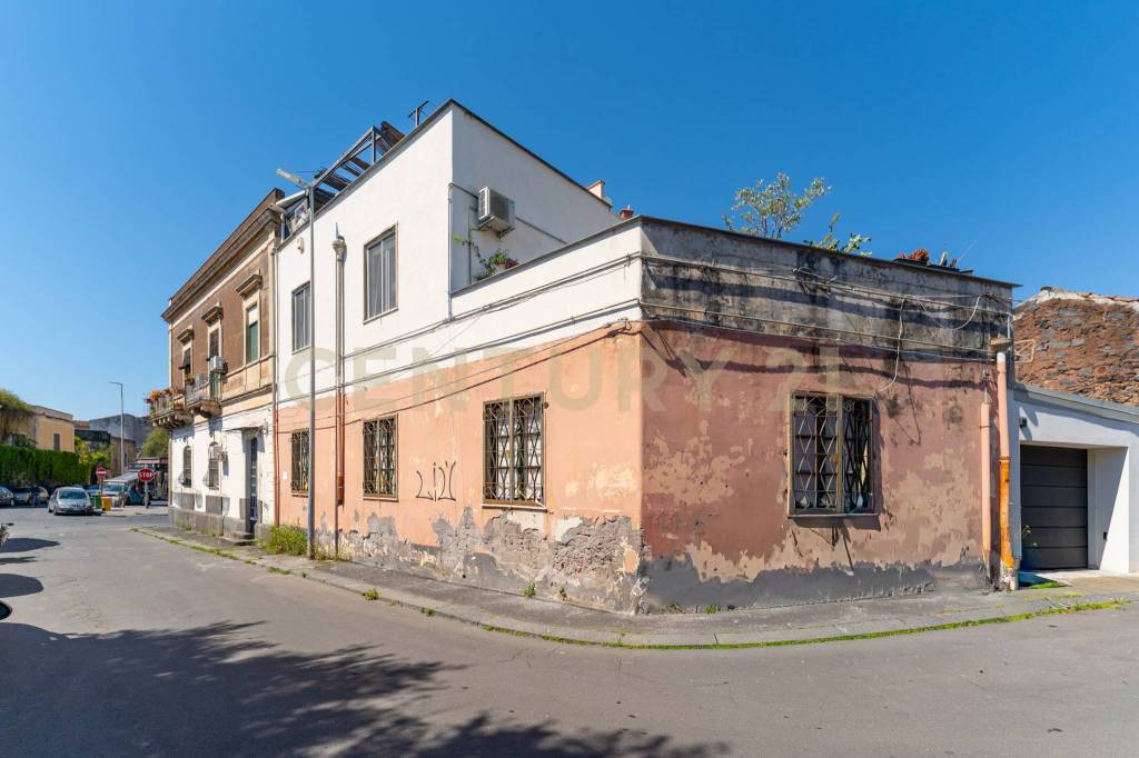 appartamento in vendita a Catania in zona Picanello