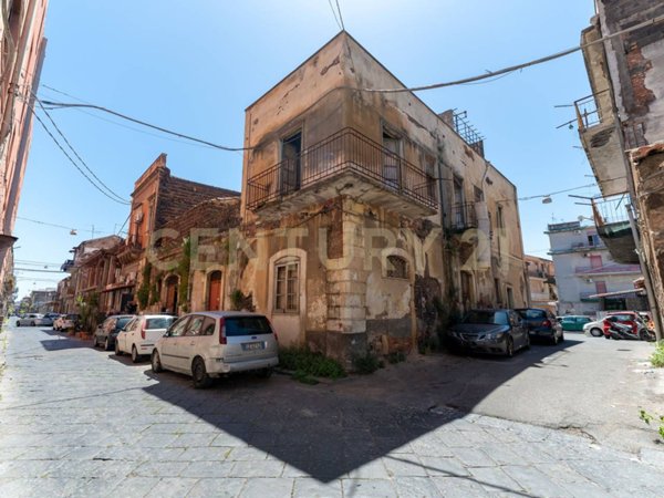 casa indipendente in vendita a Catania