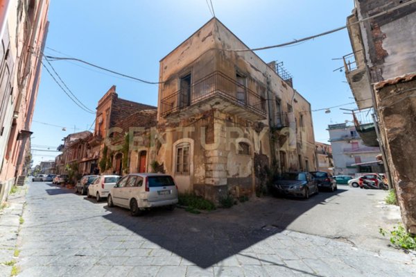 casa indipendente in vendita a Catania