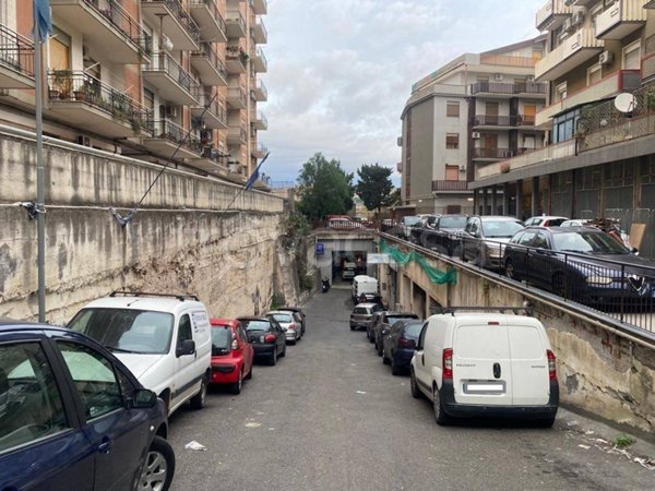 locale di sgombero in vendita a Catania