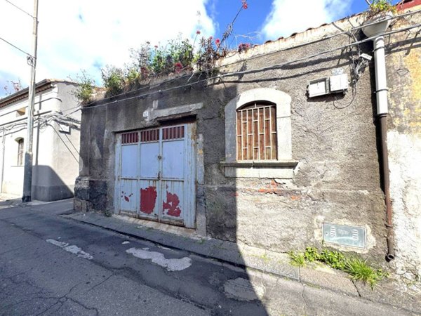 casa indipendente in vendita a Catania