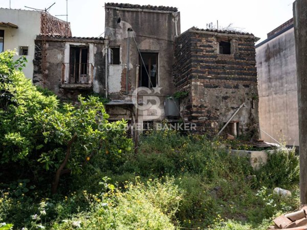 intera palazzina in vendita a Catania in zona Cibali