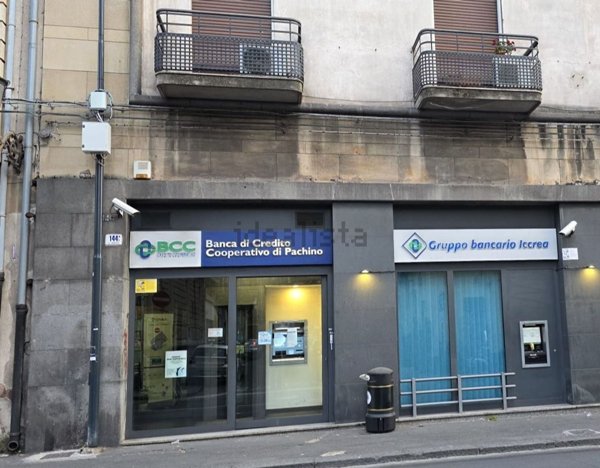 locale di sgombero in vendita a Catania