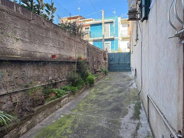 intera palazzina in vendita a Catania in zona Picanello