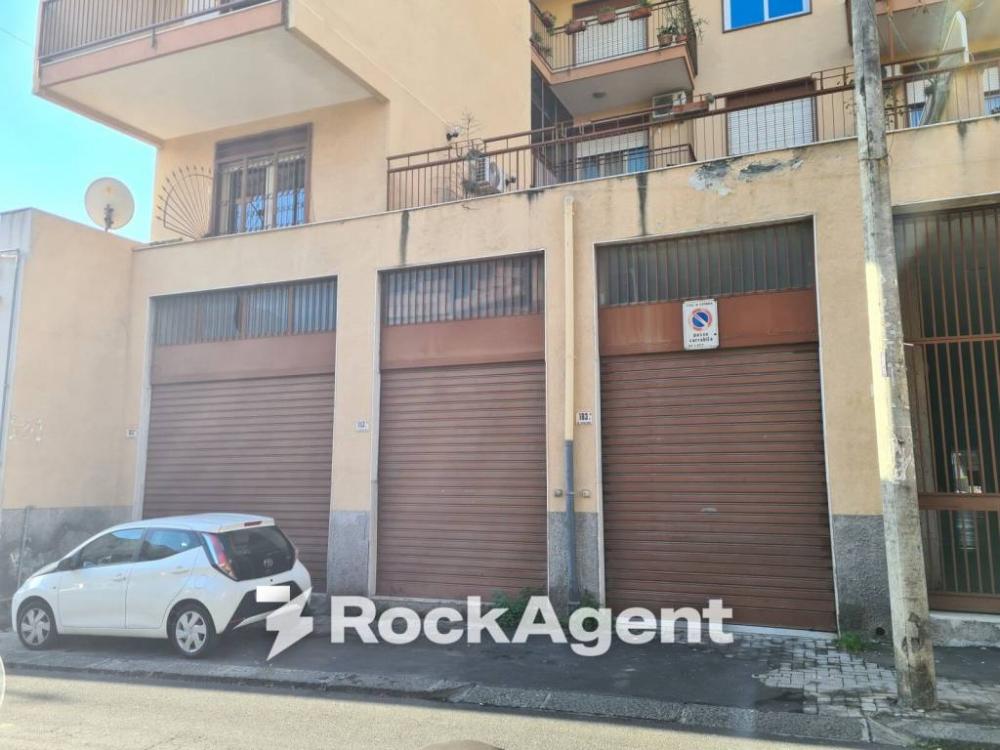 locale commerciale in vendita a Catania in zona Picanello