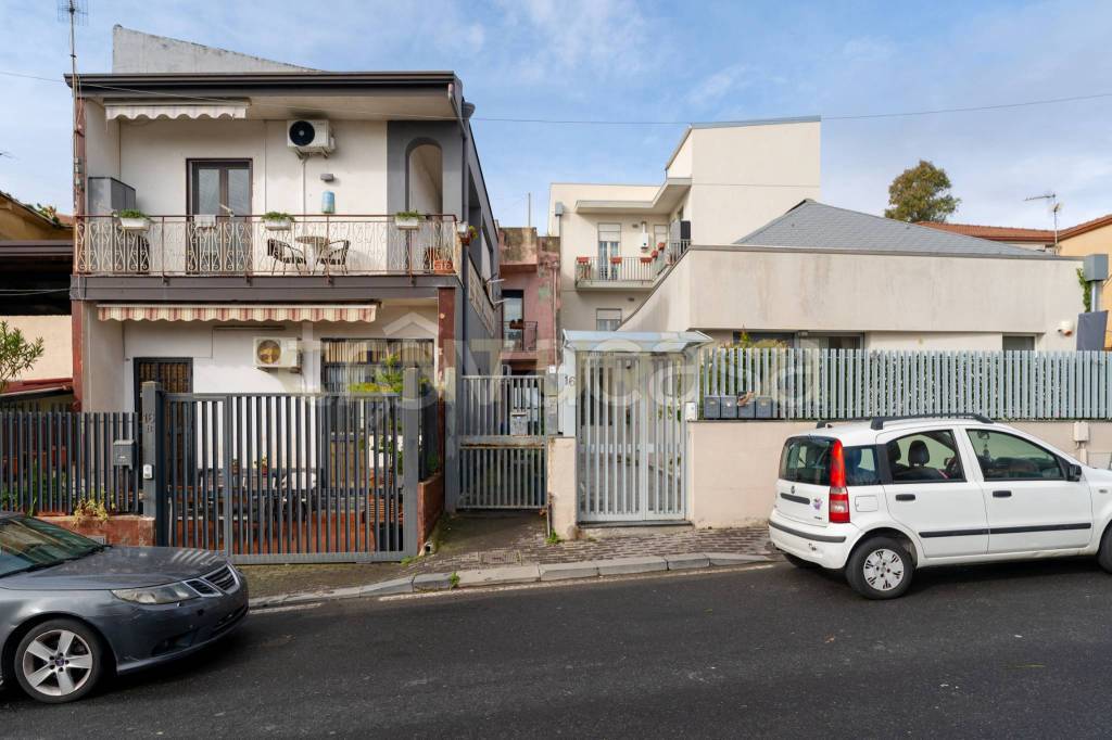 casa indipendente in vendita a Catania