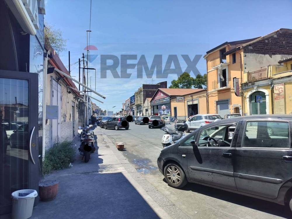 negozio in vendita a Catania in zona Zia Lisa