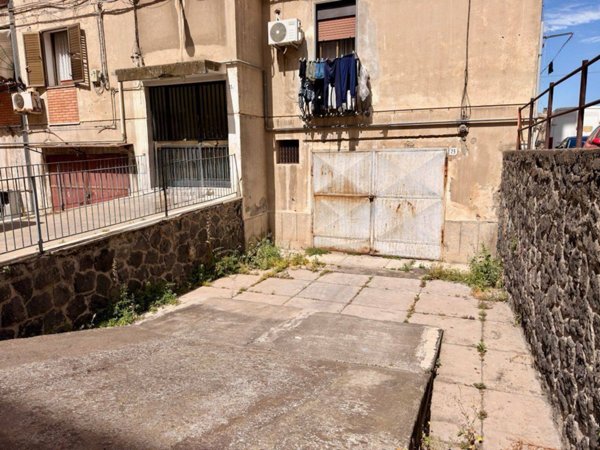 negozio in vendita a Catania in zona San Leone