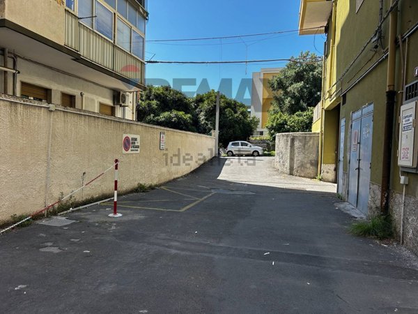 locale commerciale in vendita a Catania