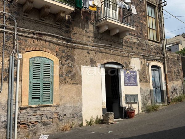 locale commerciale in vendita a Catania