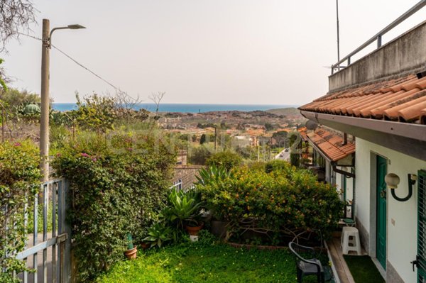 casa indipendente in vendita a Catania