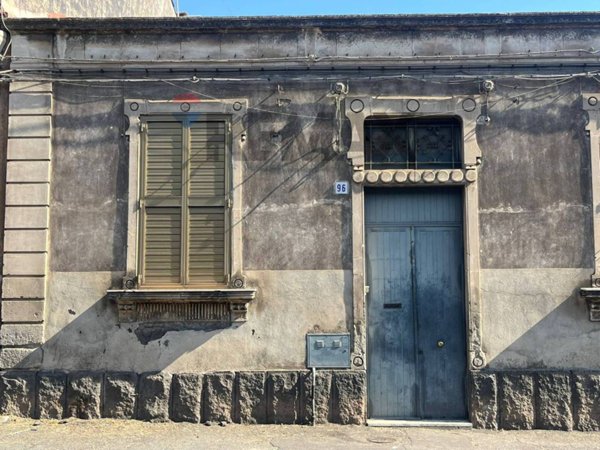 casa indipendente in vendita a Catania