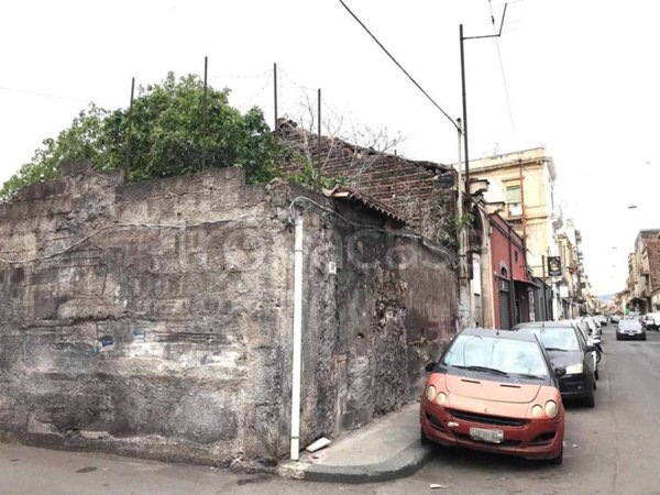 negozio in vendita a Catania in zona Plaia