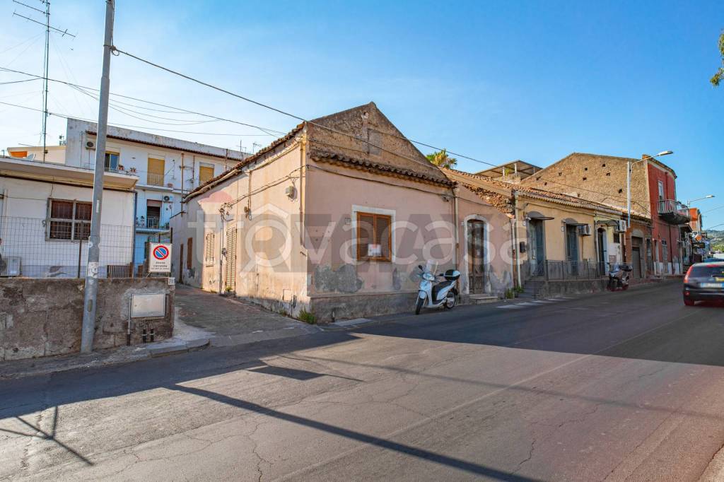 casa indipendente in vendita a Catania