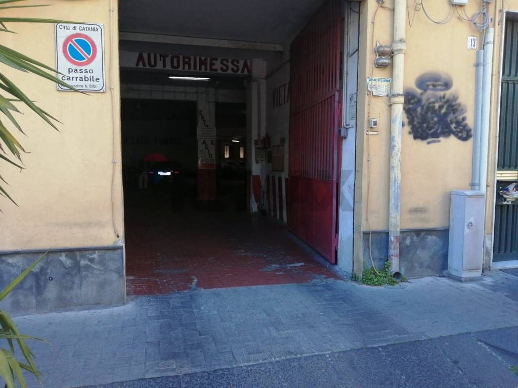 negozio in vendita a Catania in zona Cibali