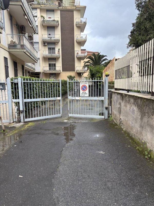 locale di sgombero in vendita a Catania