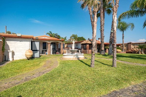 casa indipendente in vendita a Catania in zona Villaggio Delfino-Vaccarizzo