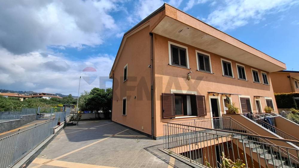casa indipendente in vendita a Catania