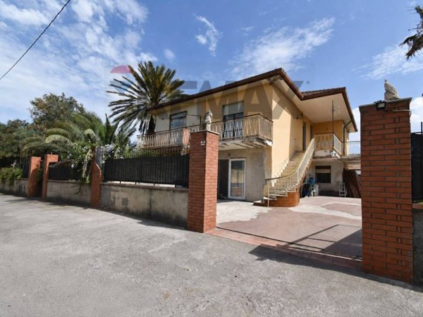 casa indipendente in vendita a Catania in zona Villaggio Delfino-Vaccarizzo