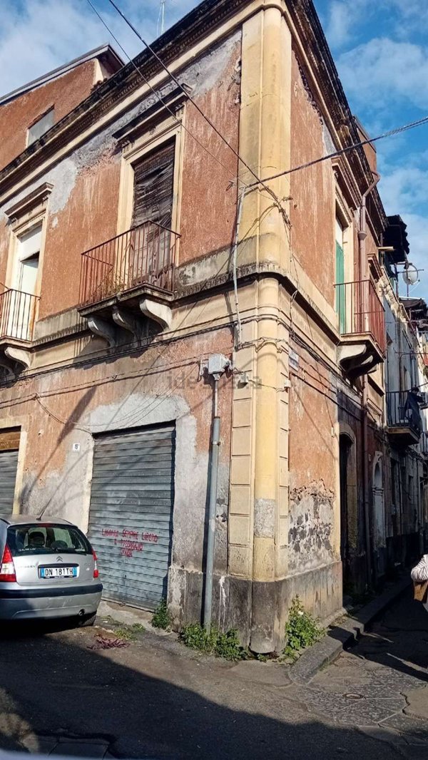 casa indipendente in vendita a Catania