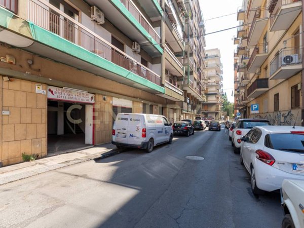 locale commerciale in vendita a Catania