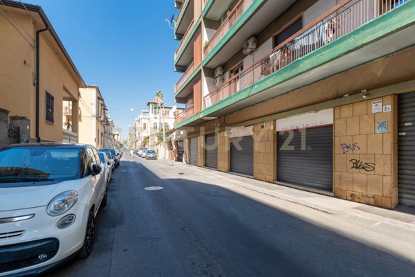 locale commerciale in vendita a Catania